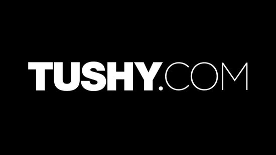 Пышную рыжую девку наказал в жопу лысый бойфренд