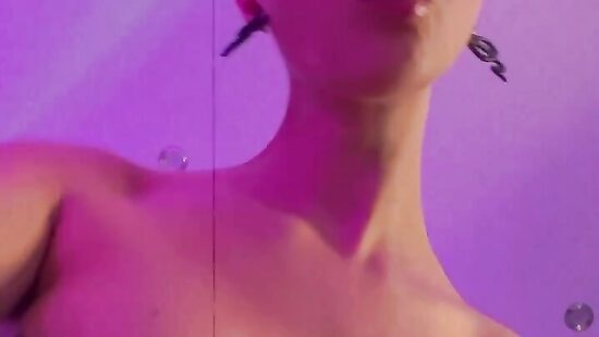 Kiss ...