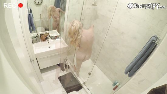 Вернулась поздно с гулянки домой и была жестко трахнута отчимом за это