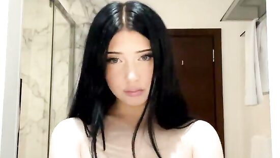 а чего такая бледная?
