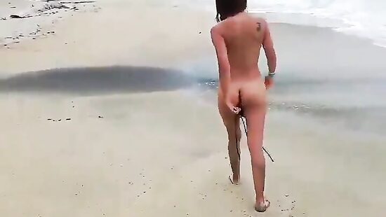 готова нырять голышом