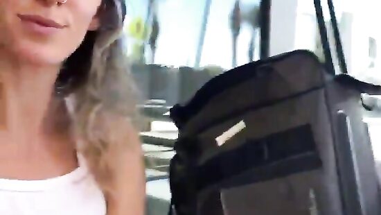 в ожидании своего рейса